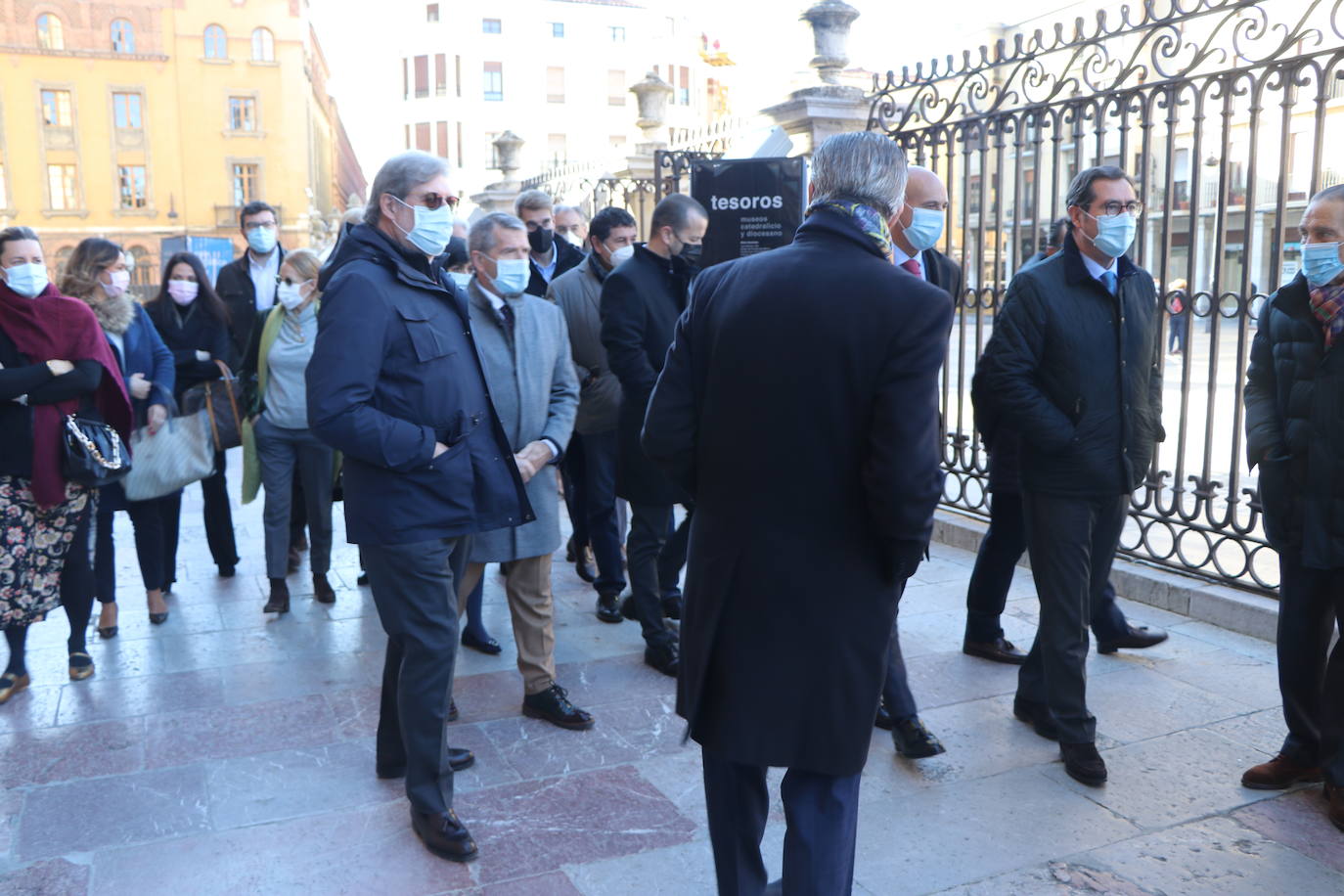 Las autoridades religiosas y políticas acompañaron al presidente de la CEOE al templo leonés.