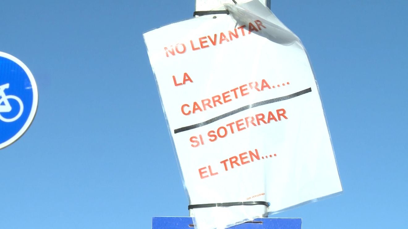 El ejemplo de integración del tren en León capital y su extensión a San Andrés evidencia graves carencias, deja serios problemas sin resolver y condena a la capital y su alfoz a décadas de desencuentro tras una solución fallida a la convivencia entre vecinos y ferrocarril. 