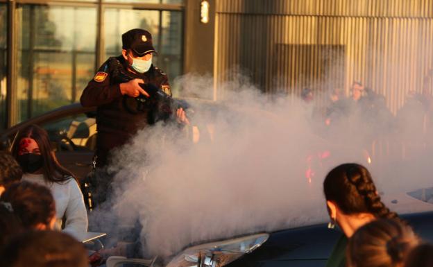 Galería. El parking del Palacio de Exposiciones se convierte en el escenario de un simulacro en emergencias.