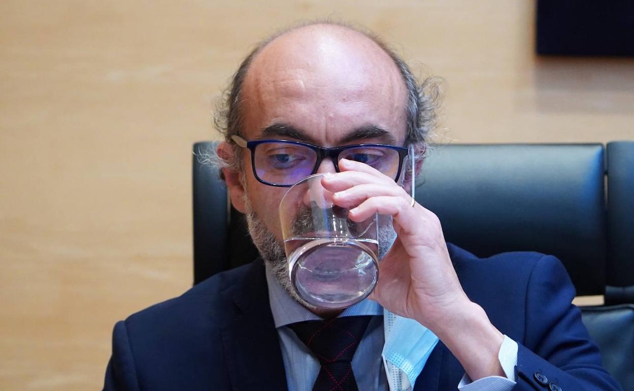 El consejero de Cultura y Turismo, Javier Ortega, presenta los presupuestos para 2022 de su departamento ante la Comisión de Economía y Hacienda de las Cortes.