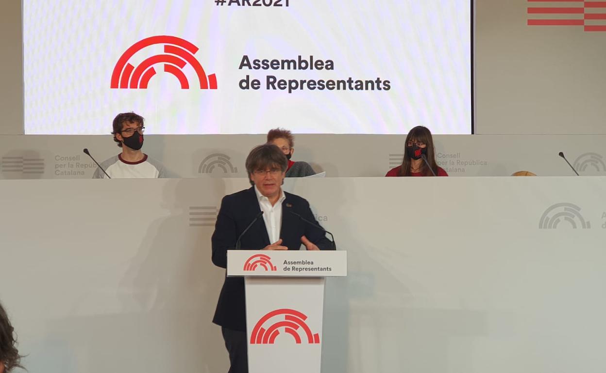 El expresidente de la Generalitat y miembro electo de la Asamblea de Representantes del Consell per la República (CxRep), Carles Puigdemont, interviene en la sesión constituyente de la Asamblea de Representantes.