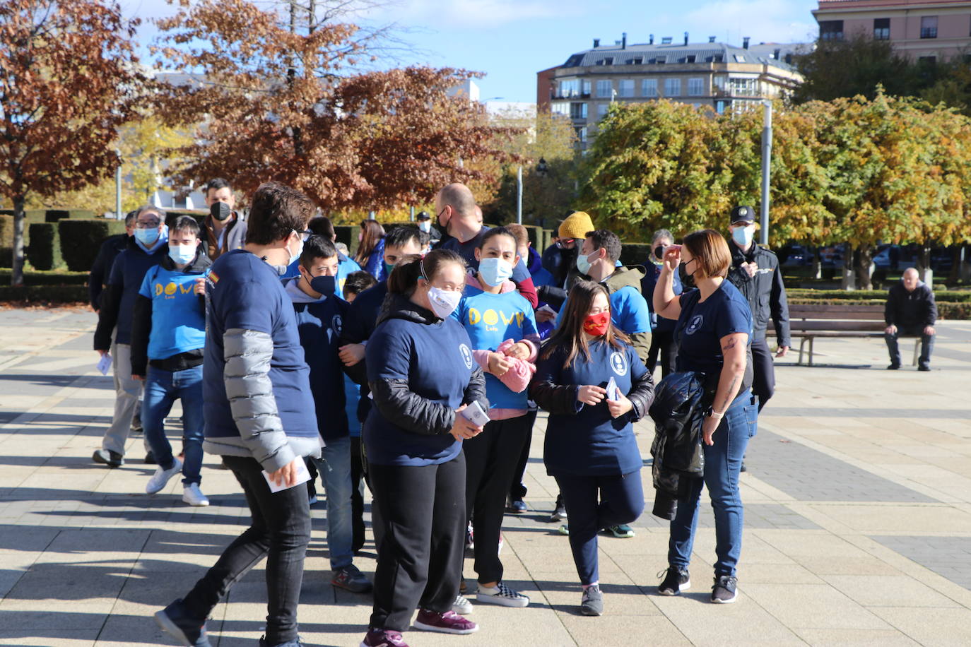 Medio centenar de personas con capacidades diferentes participan en una jornada junto a la Policía Nacional para demostrar que el Camino de Santiago es accesible para todos | La delegada del Gobierno en la comunidad, Virginia Barcones, agradece a las cuatro asociaciones involucradas -Amidown León, Asprona León, Moteros Solidarios y Aderle- su papel social.