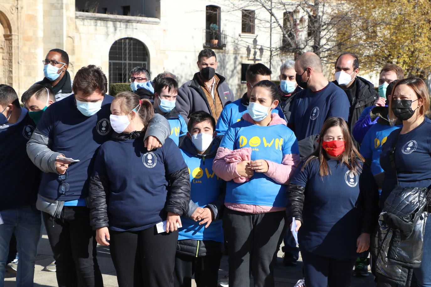 Medio centenar de personas con capacidades diferentes participan en una jornada junto a la Policía Nacional para demostrar que el Camino de Santiago es accesible para todos | La delegada del Gobierno en la comunidad, Virginia Barcones, agradece a las cuatro asociaciones involucradas -Amidown León, Asprona León, Moteros Solidarios y Aderle- su papel social.