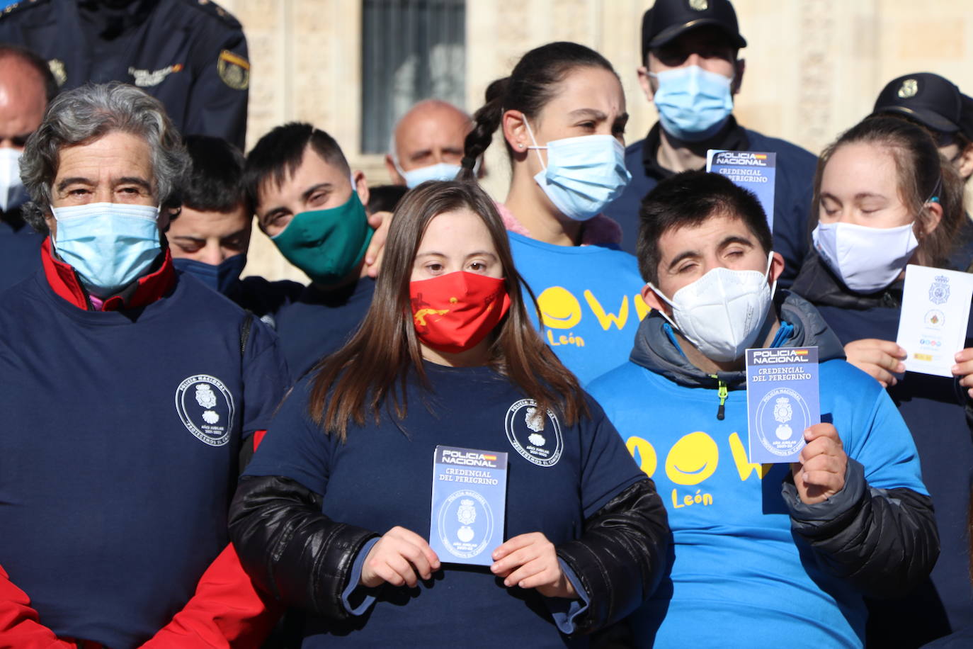 Medio centenar de personas con capacidades diferentes participan en una jornada junto a la Policía Nacional para demostrar que el Camino de Santiago es accesible para todos | La delegada del Gobierno en la comunidad, Virginia Barcones, agradece a las cuatro asociaciones involucradas -Amidown León, Asprona León, Moteros Solidarios y Aderle- su papel social.
