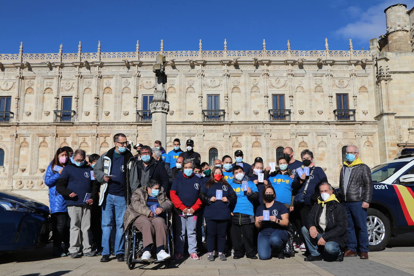 Medio centenar de personas con capacidades diferentes participan en una jornada junto a la Policía Nacional para demostrar que el Camino de Santiago es accesible para todos | La delegada del Gobierno en la comunidad, Virginia Barcones, agradece a las cuatro asociaciones involucradas -Amidown León, Asprona León, Moteros Solidarios y Aderle- su papel social.