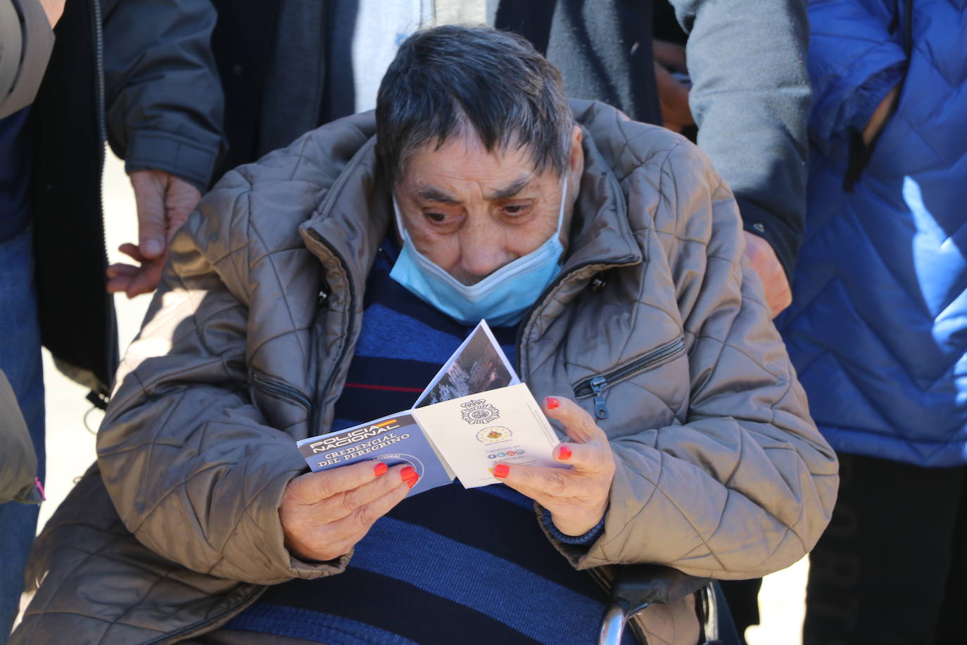 Medio centenar de personas con capacidades diferentes participan en una jornada junto a la Policía Nacional para demostrar que el Camino de Santiago es accesible para todos | La delegada del Gobierno en la comunidad, Virginia Barcones, agradece a las cuatro asociaciones involucradas -Amidown León, Asprona León, Moteros Solidarios y Aderle- su papel social.