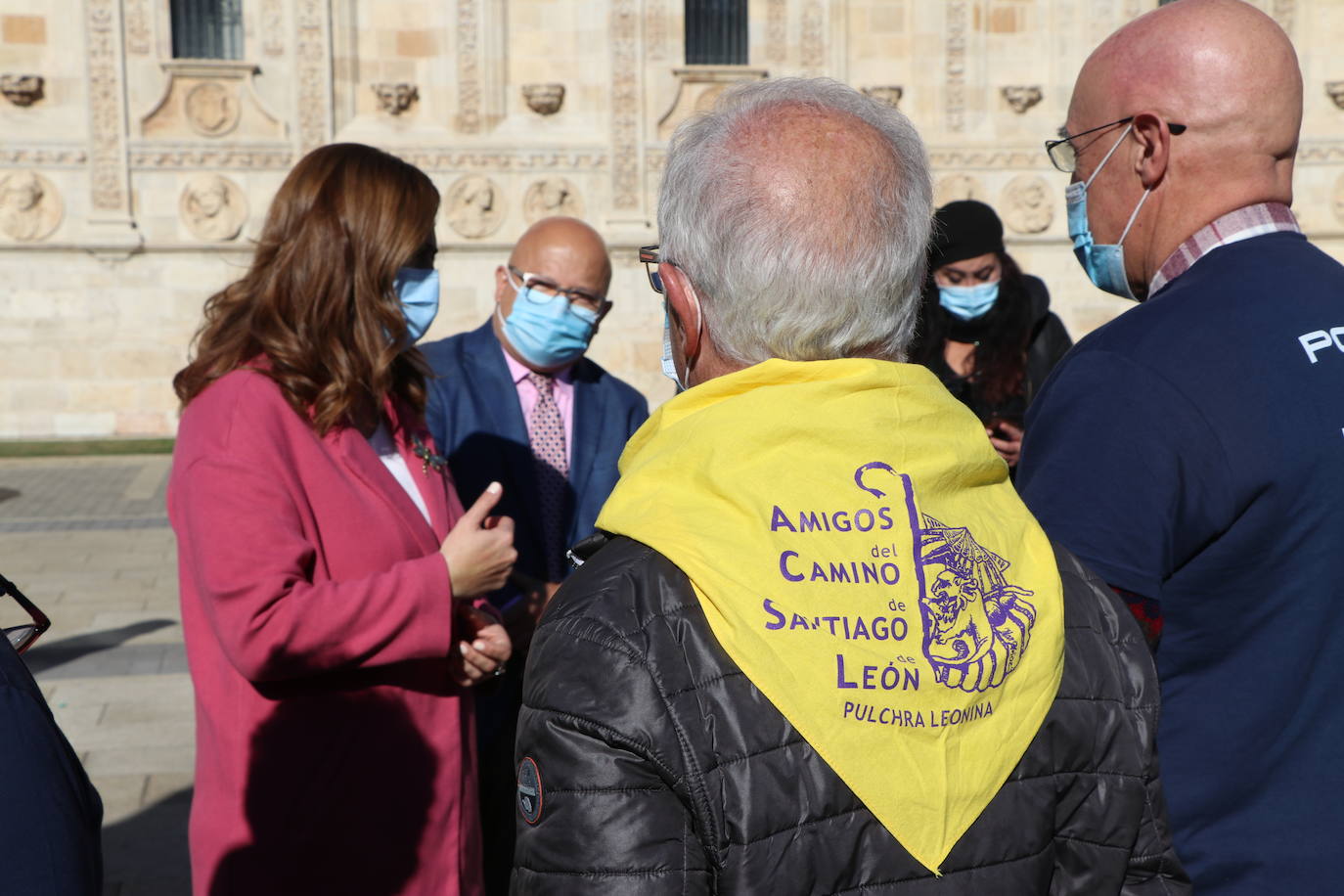 Medio centenar de personas con capacidades diferentes participan en una jornada junto a la Policía Nacional para demostrar que el Camino de Santiago es accesible para todos | La delegada del Gobierno en la comunidad, Virginia Barcones, agradece a las cuatro asociaciones involucradas -Amidown León, Asprona León, Moteros Solidarios y Aderle- su papel social.