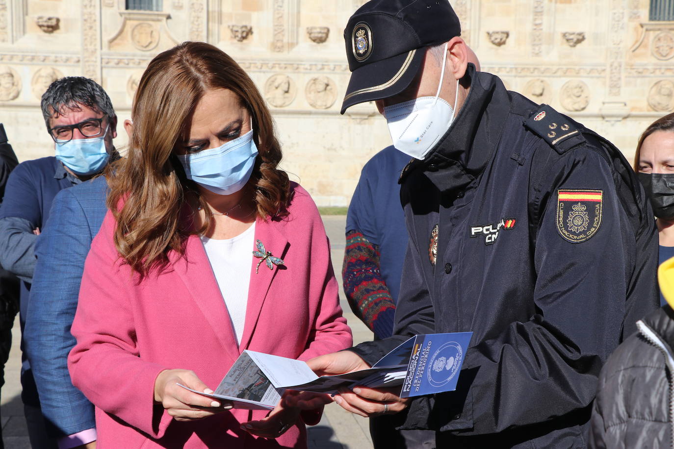 Medio centenar de personas con capacidades diferentes participan en una jornada junto a la Policía Nacional para demostrar que el Camino de Santiago es accesible para todos | La delegada del Gobierno en la comunidad, Virginia Barcones, agradece a las cuatro asociaciones involucradas -Amidown León, Asprona León, Moteros Solidarios y Aderle- su papel social.