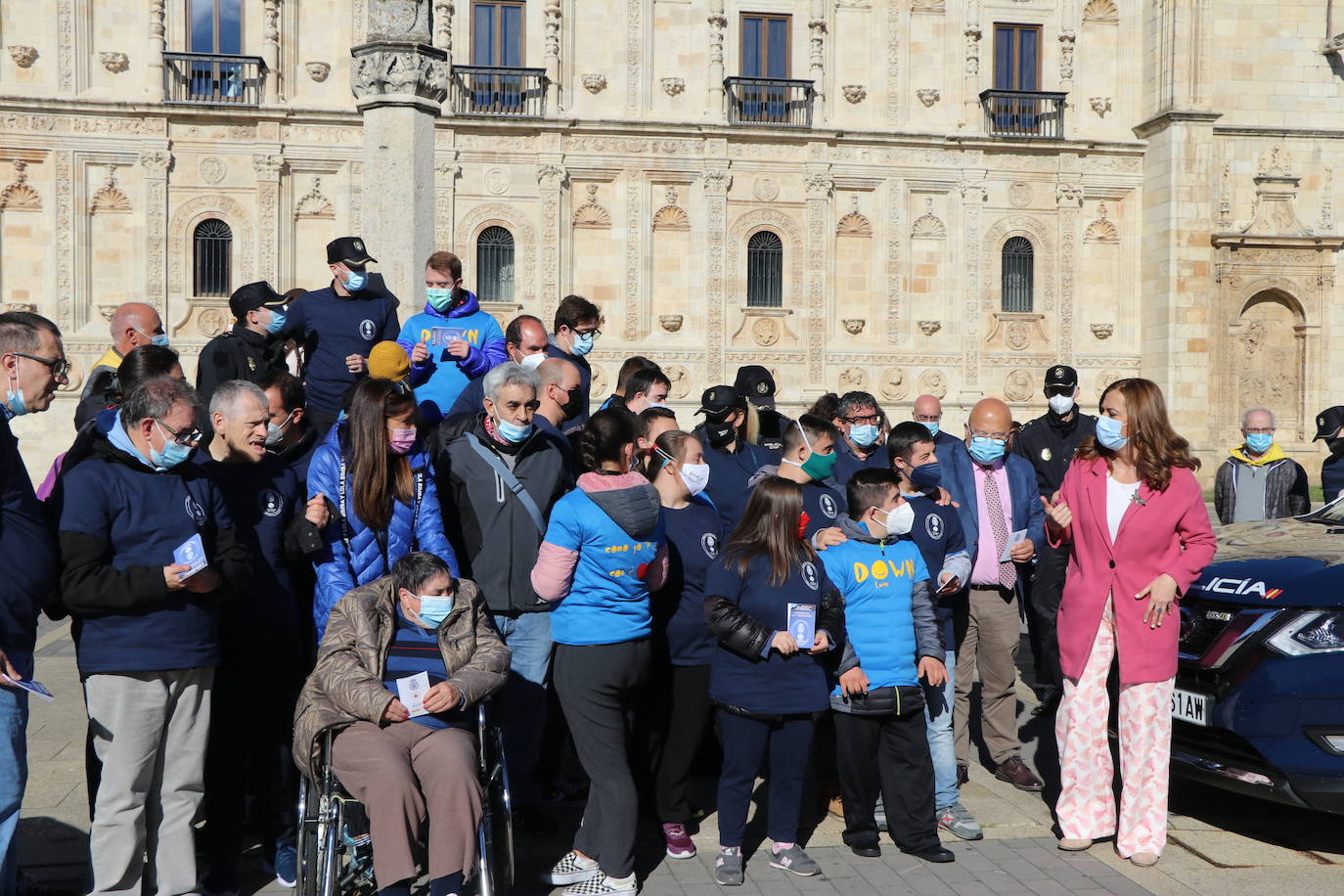 Medio centenar de personas con capacidades diferentes participan en una jornada junto a la Policía Nacional para demostrar que el Camino de Santiago es accesible para todos | La delegada del Gobierno en la comunidad, Virginia Barcones, agradece a las cuatro asociaciones involucradas -Amidown León, Asprona León, Moteros Solidarios y Aderle- su papel social.