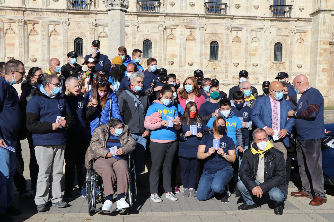 Medio centenar de personas con capacidades diferentes participan en una jornada junto a la Policía Nacional para demostrar que el Camino de Santiago es accesible para todos | La delegada del Gobierno en la comunidad, Virginia Barcones, agradece a las cuatro asociaciones involucradas -Amidown León, Asprona León, Moteros Solidarios y Aderle- su papel social.