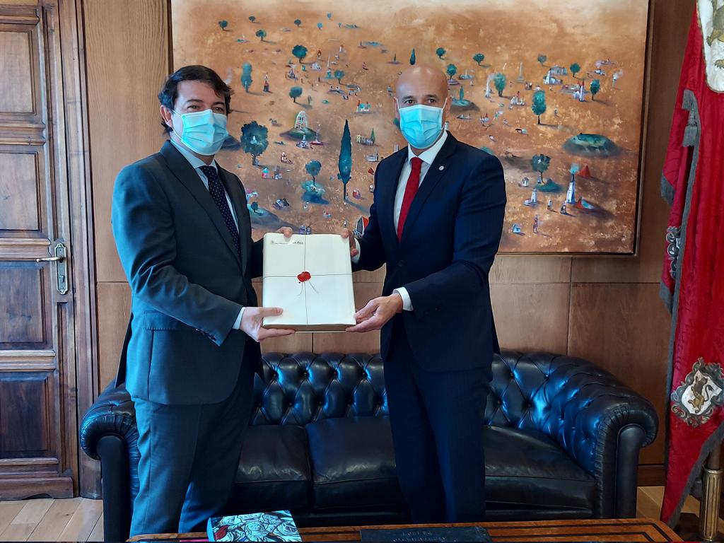 El presidente de la Junta, Alfonso Fernández Mañueco, rubrica el acuerdo de ampliación junto con el alcalde de la ciudad, José Antonio Diez | La inversión inicial asciende a 10 millones de euros | La Junta coordinará las expropiaciones y venta de parcelas. 