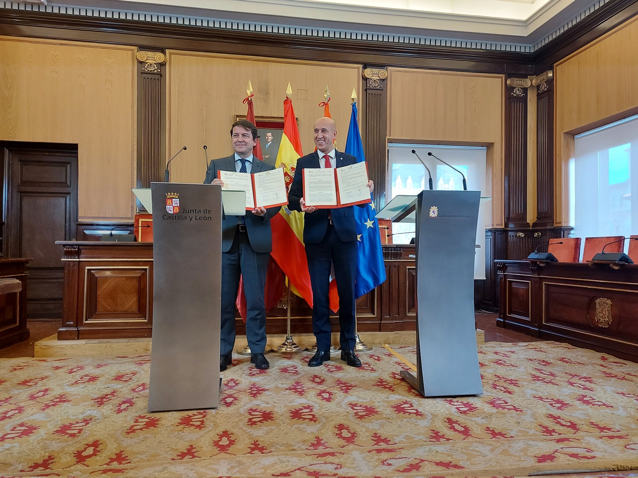 El presidente de la Junta, Alfonso Fernández Mañueco, rubrica el acuerdo de ampliación junto con el alcalde de la ciudad, José Antonio Diez | La inversión inicial asciende a 10 millones de euros | La Junta coordinará las expropiaciones y venta de parcelas. 