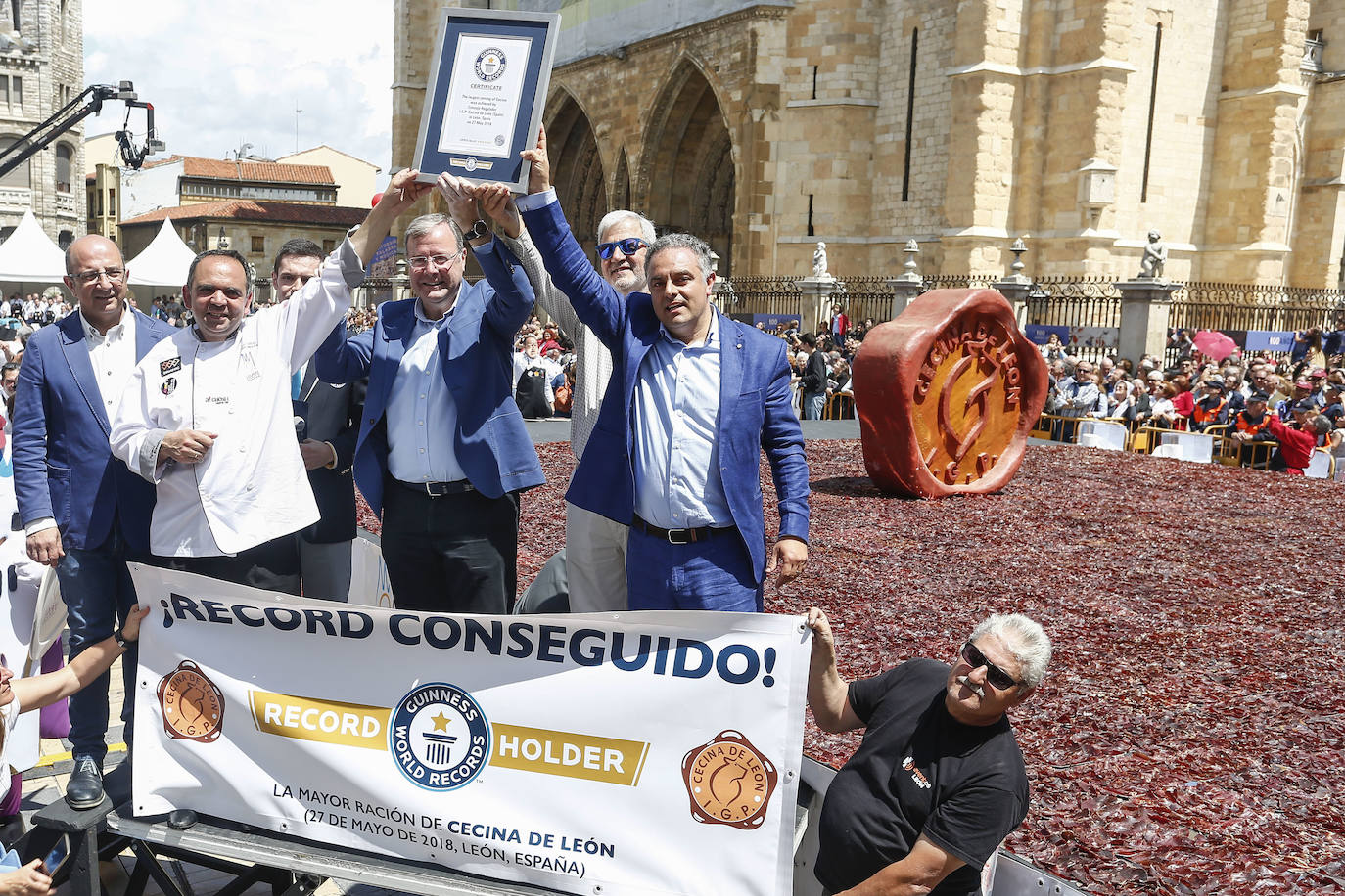 León ha logrado la mayor ración de cecina y cuenta con una familia con fuerza sobrenatural y con el habitante más longevo del mundo.