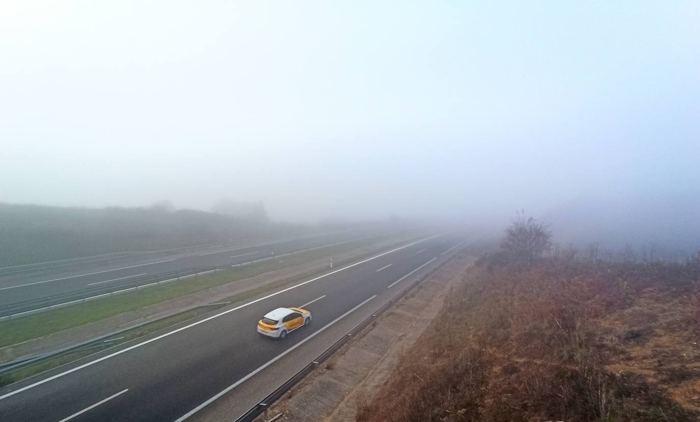 La comarca despierta con una intensa niebla este miércoles.