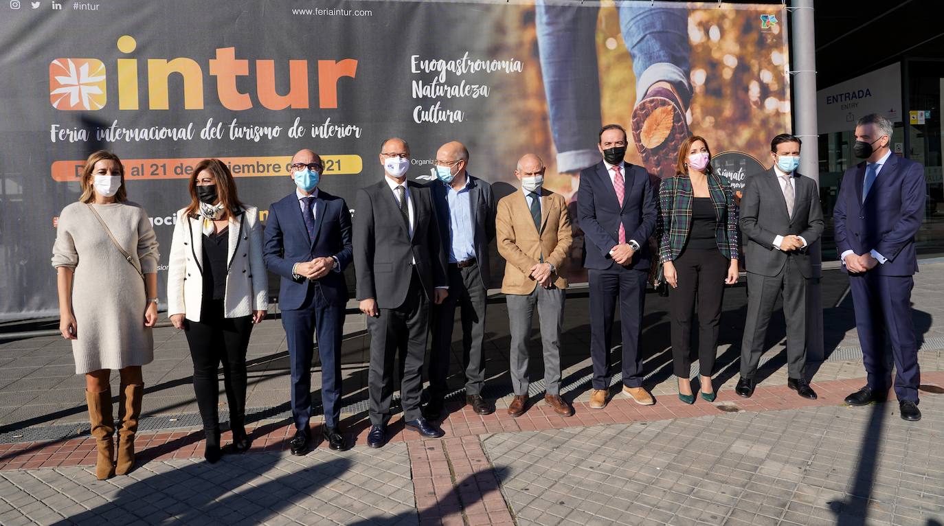 El vicepresidente, portavoz y consejero de Transparencia, Ordenación del Territorio y Acción Exterior, Francisco Igea; el alcalde de Valladolid, Óscar Puente, y el presidente de las Cortes, Luis Fuentes, participan en la inauguración de la Feria Internacional de Turismo de Interior 2021 (INTUR).Presentación de la oferta turística de Zamora a cargo de la Diputación.Presentación de la oferta turística de Soria.Presentación de la oferta turística de León.Presentación de la oferta turística de El Bierzo.