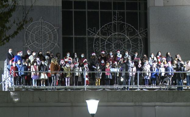 Galería. Los niños y niñas de las Aulas Corales durante la actuación.