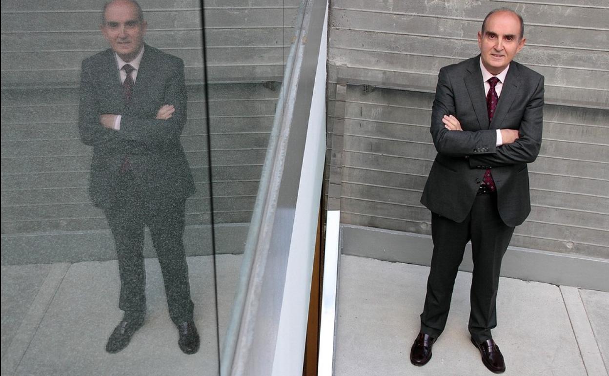 El Procurador del Común, Tomás Quintana López, en una imagen de archivo en la sede oficial. 