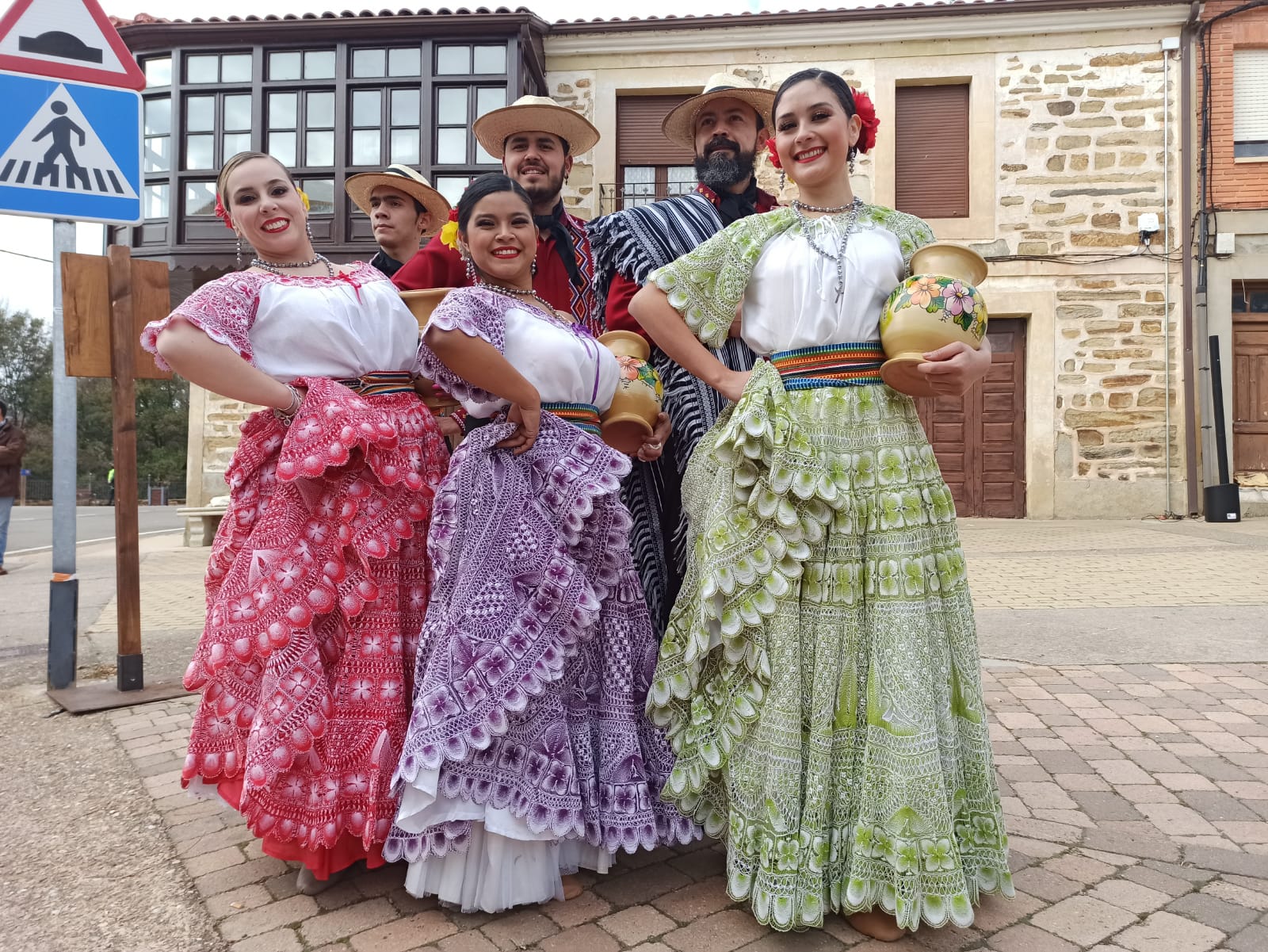 Turienzo de los Caballeros ha homenajeado este sábado a los soldados españoles y paraguayos que el 2 de enero de 1809 perdieron la vida al ser alcanzados en su retirada de Astorga por la caballería francesa del general Franceschi en un combate en la carretera que ascendía hasta Foncebadón.