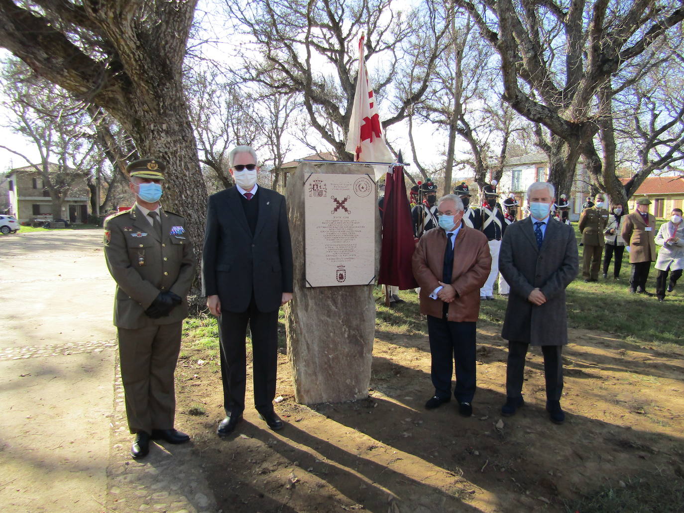 Turienzo de los Caballeros ha homenajeado este sábado a los soldados españoles y uruguayos que el 2 de enero de 1809 perdieorn la vida al ser alcanzados en su retirada de Atorga por la caballería francesa del general Franceschi en un combate en la carretera que ascendía hasta Foncebadón.