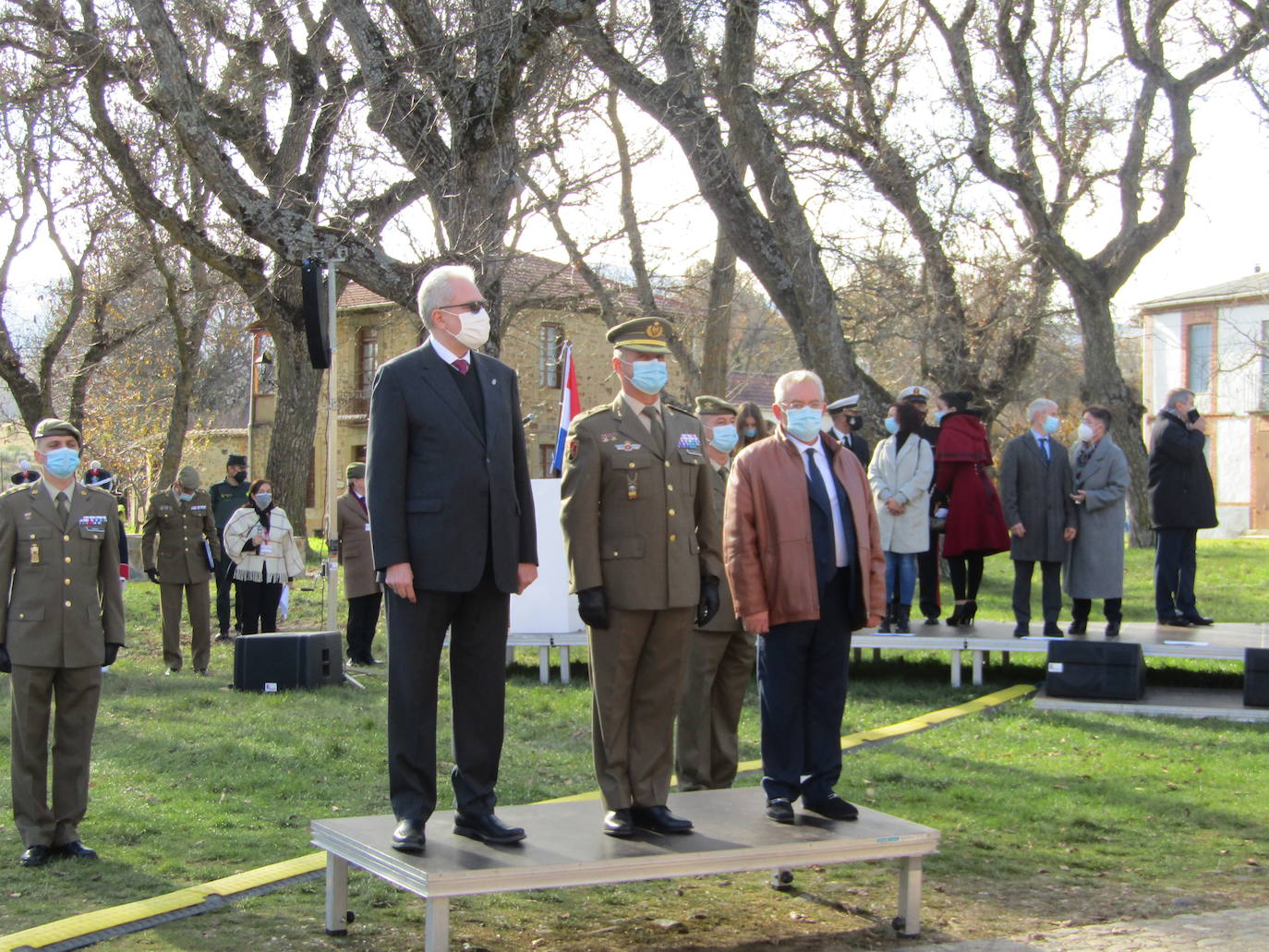 Turienzo de los Caballeros ha homenajeado este sábado a los soldados españoles y uruguayos que el 2 de enero de 1809 perdieorn la vida al ser alcanzados en su retirada de Atorga por la caballería francesa del general Franceschi en un combate en la carretera que ascendía hasta Foncebadón.