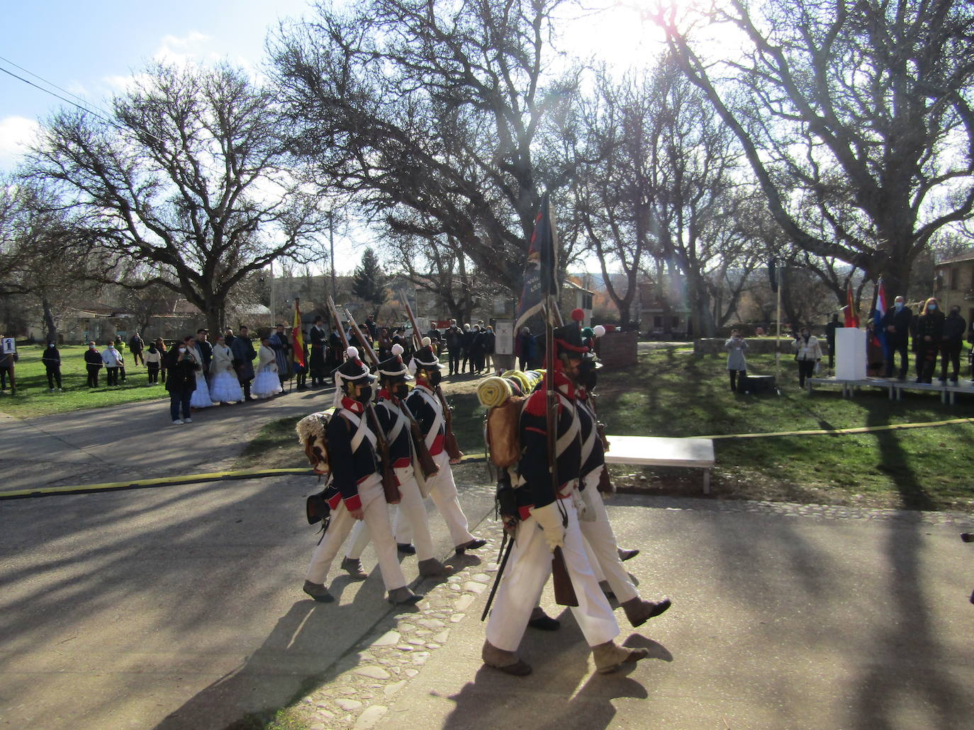 Turienzo de los Caballeros ha homenajeado este sábado a los soldados españoles y uruguayos que el 2 de enero de 1809 perdieorn la vida al ser alcanzados en su retirada de Atorga por la caballería francesa del general Franceschi en un combate en la carretera que ascendía hasta Foncebadón.