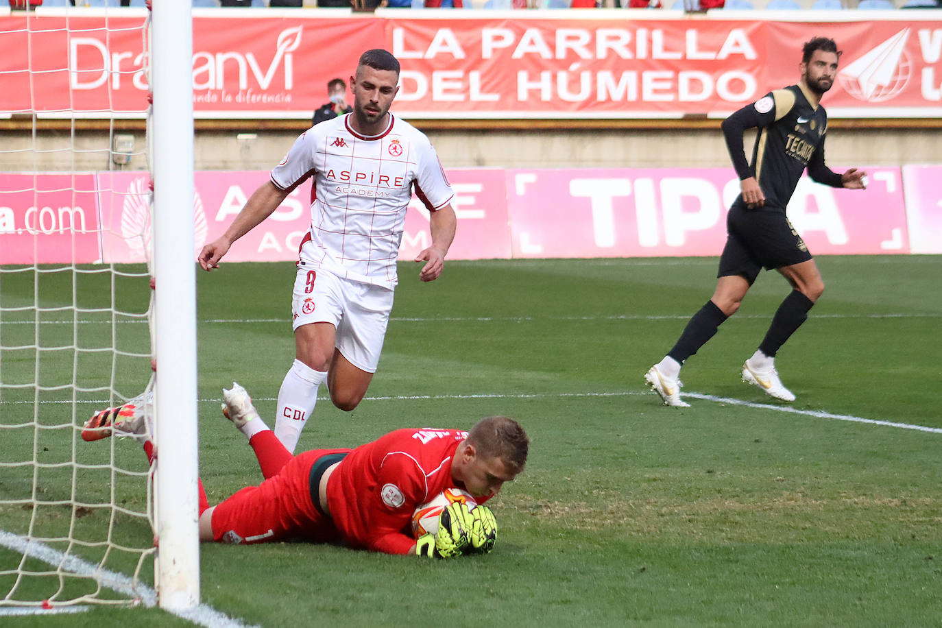 El conjunto leonés recibía en el Reino de León a los madrileños en una nueva jornada de la competición liguera.