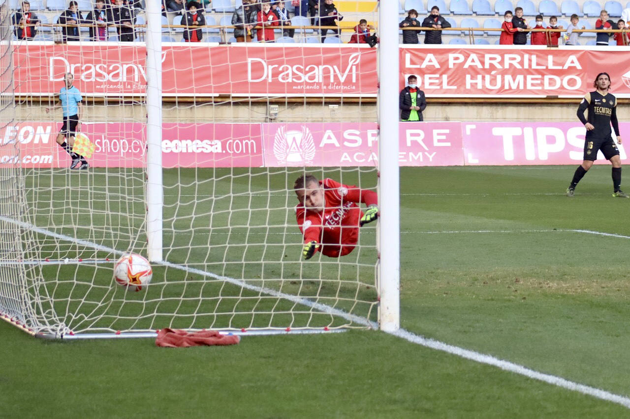 El conjunto leonés recibía en el Reino de León a los madrileños en una nueva jornada de la competición liguera.