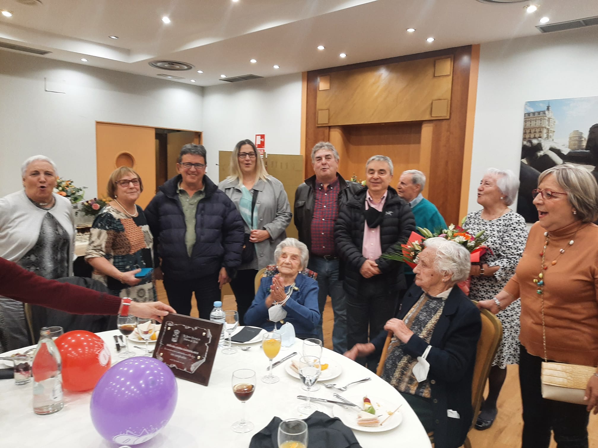 La localidad asiste al homenaje que le han rendido a Berlarmina al cumplir cien años.