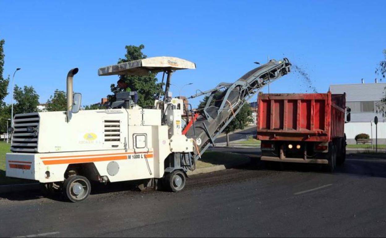 El plan de asfaltado prosigue por las calles de León.