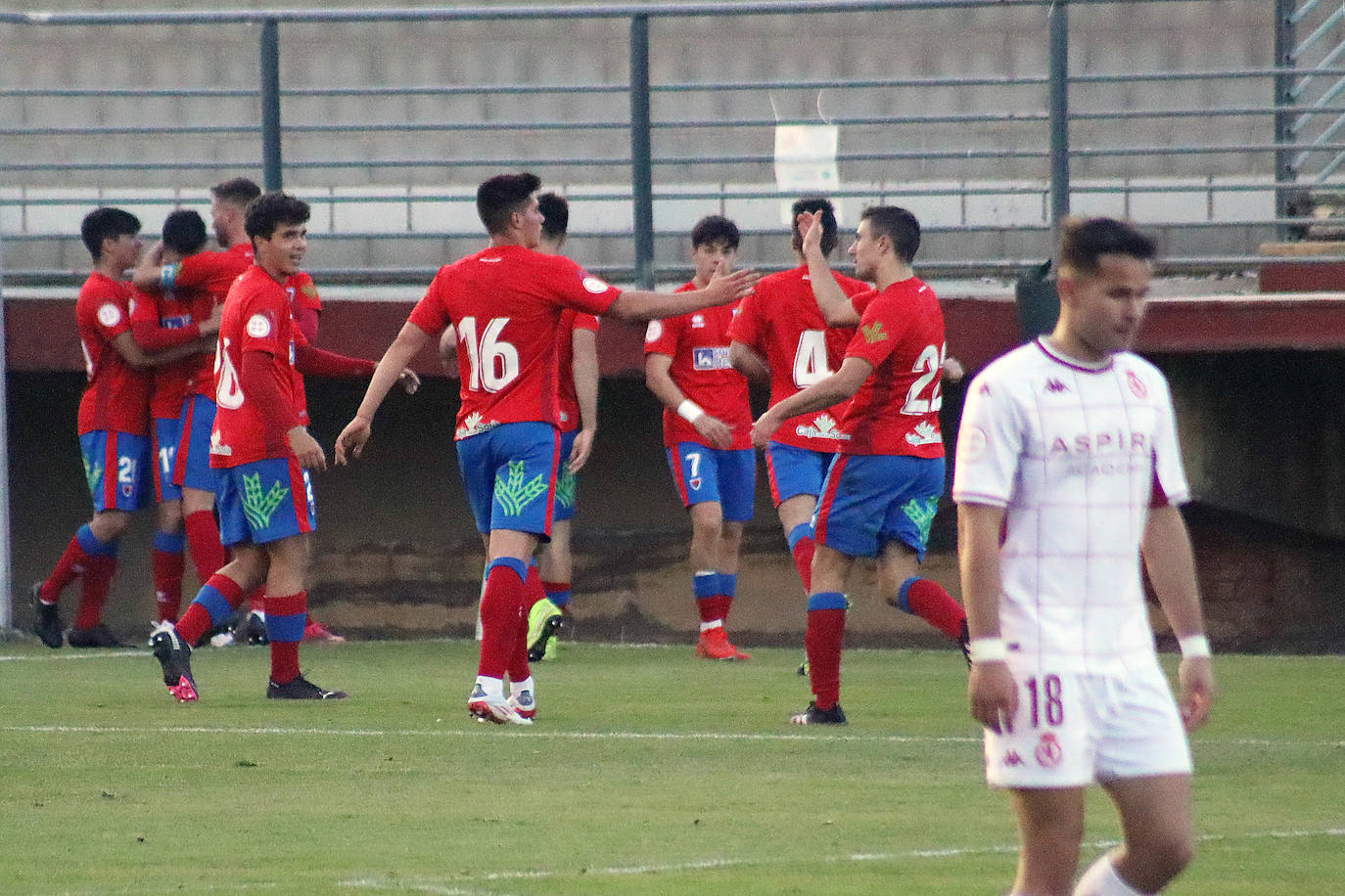 El filial culturalista cae derrotado ante el conjunto soriano en el Área Deportiva de Puente Castro.