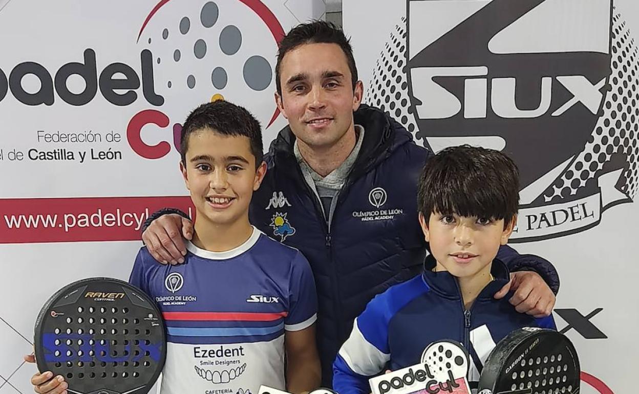 León cosecha varios éxitos en el máster de pádel autonómico.