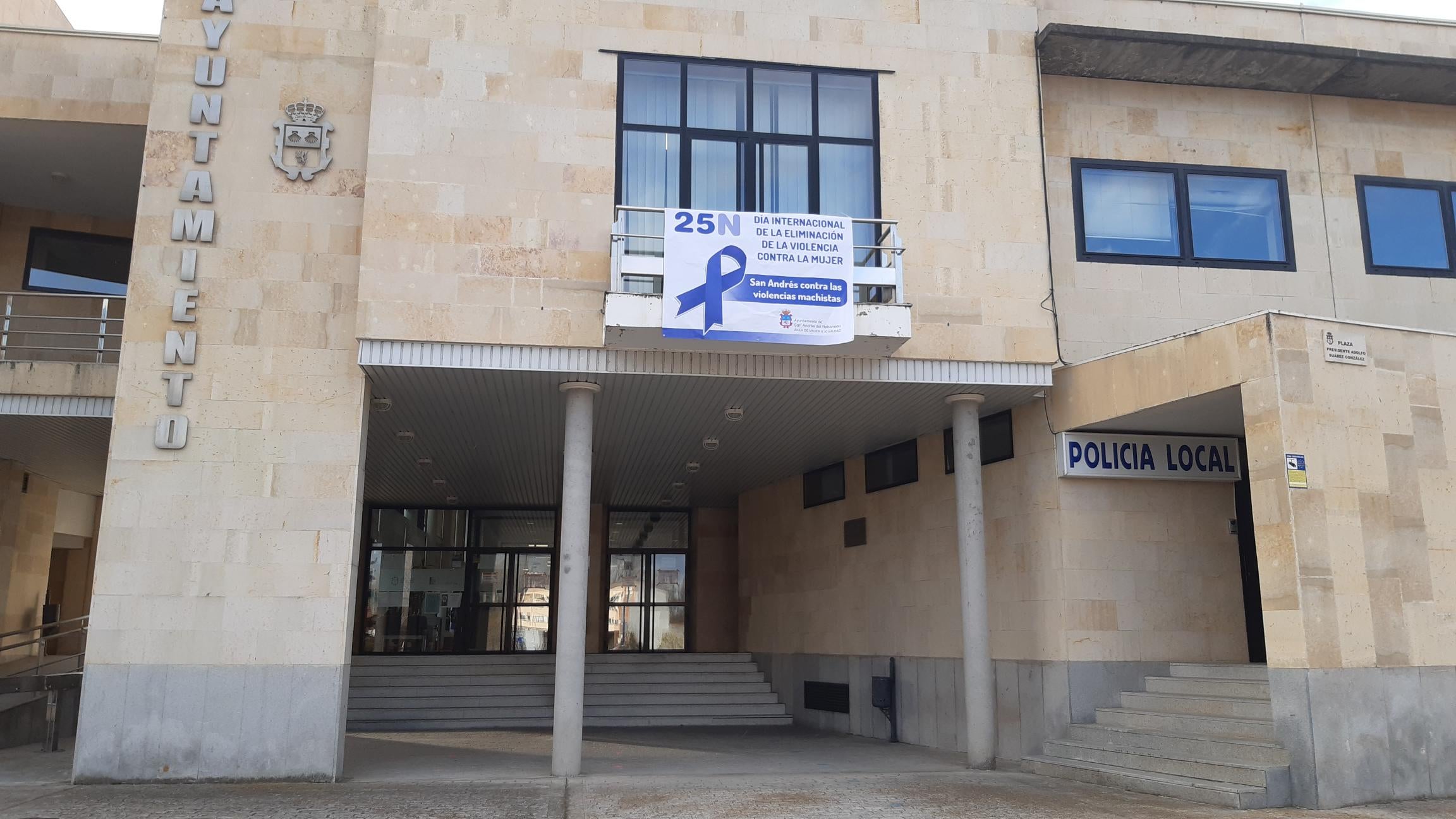 San Andrés del Rabanedo lanza una campaña con motivo de la celebración del Día Internacional de la Eliminación de la Violencia contra la Mujer. | En la imagen, fachada del Ayuntamiento del municipio del alfoz leonés.