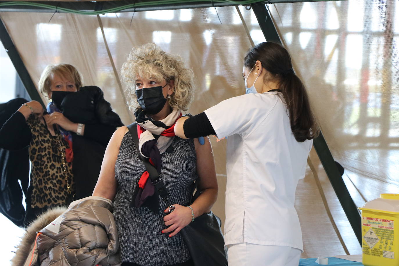 El Palacio de Exposciones vuelve a brir como centro de vacunación con la previsión de que unas 1.500 personas pasen al día para recibir cualquier de las dosis contra la covid y el pinchazo contra la gripe