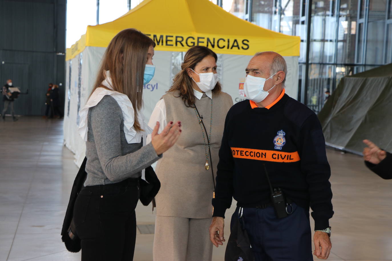 El Palacio de Exposciones vuelve a brir como centro de vacunación con la previsión de que unas 1.500 personas pasen al día para recibir cualquier de las dosis contra la covid y el pinchazo contra la gripe