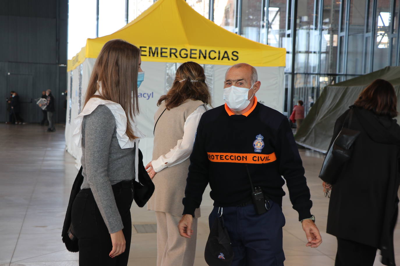 El Palacio de Exposciones vuelve a brir como centro de vacunación con la previsión de que unas 1.500 personas pasen al día para recibir cualquier de las dosis contra la covid y el pinchazo contra la gripe