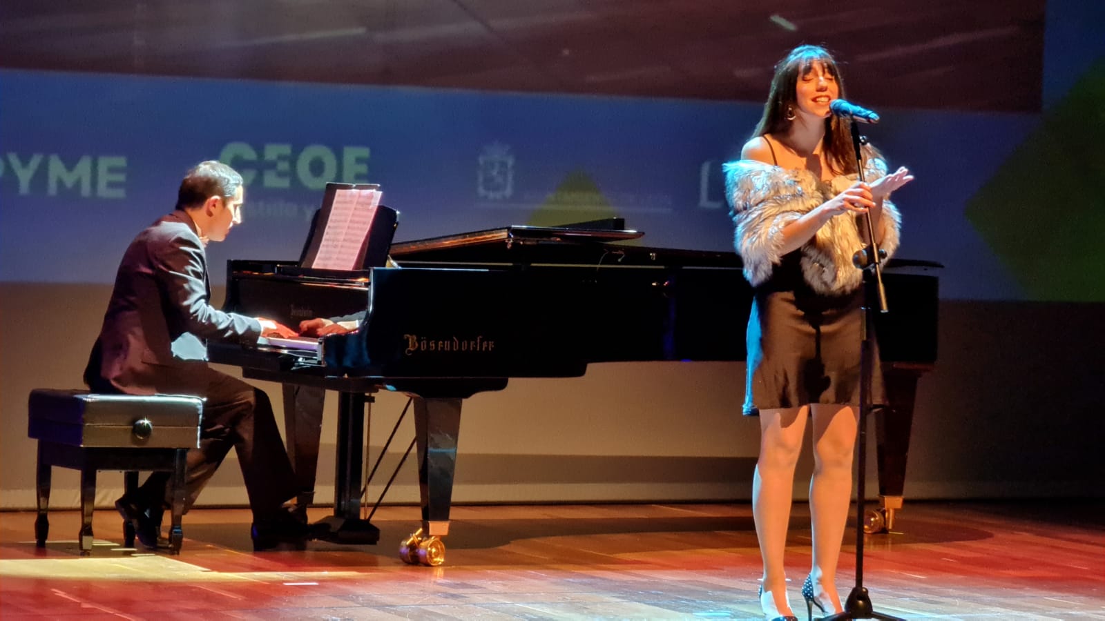 La gala de la FELE ha reunido a la sociedad leonesa para galardonar a TECOI. 