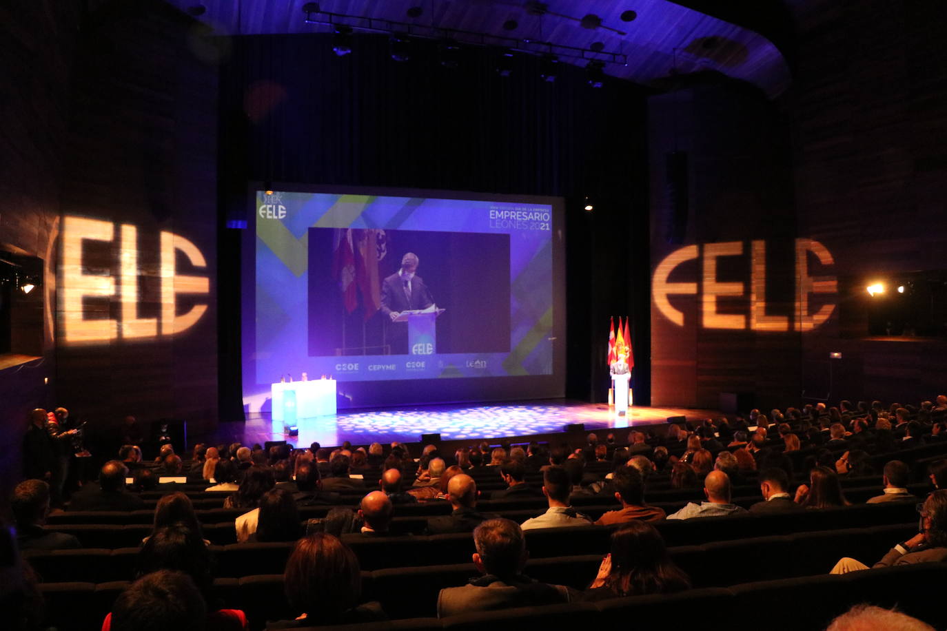 La gala de la FELE ha reunido a la sociedad leonesa para galardonar a TECOI. 