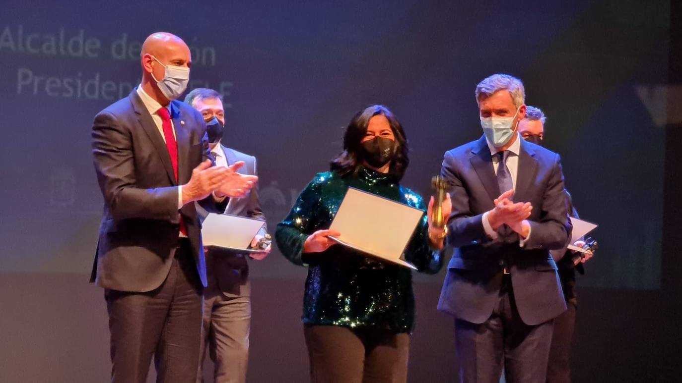 La gala de la FELE ha reunido a la sociedad leonesa para galardonar a TECOI. 