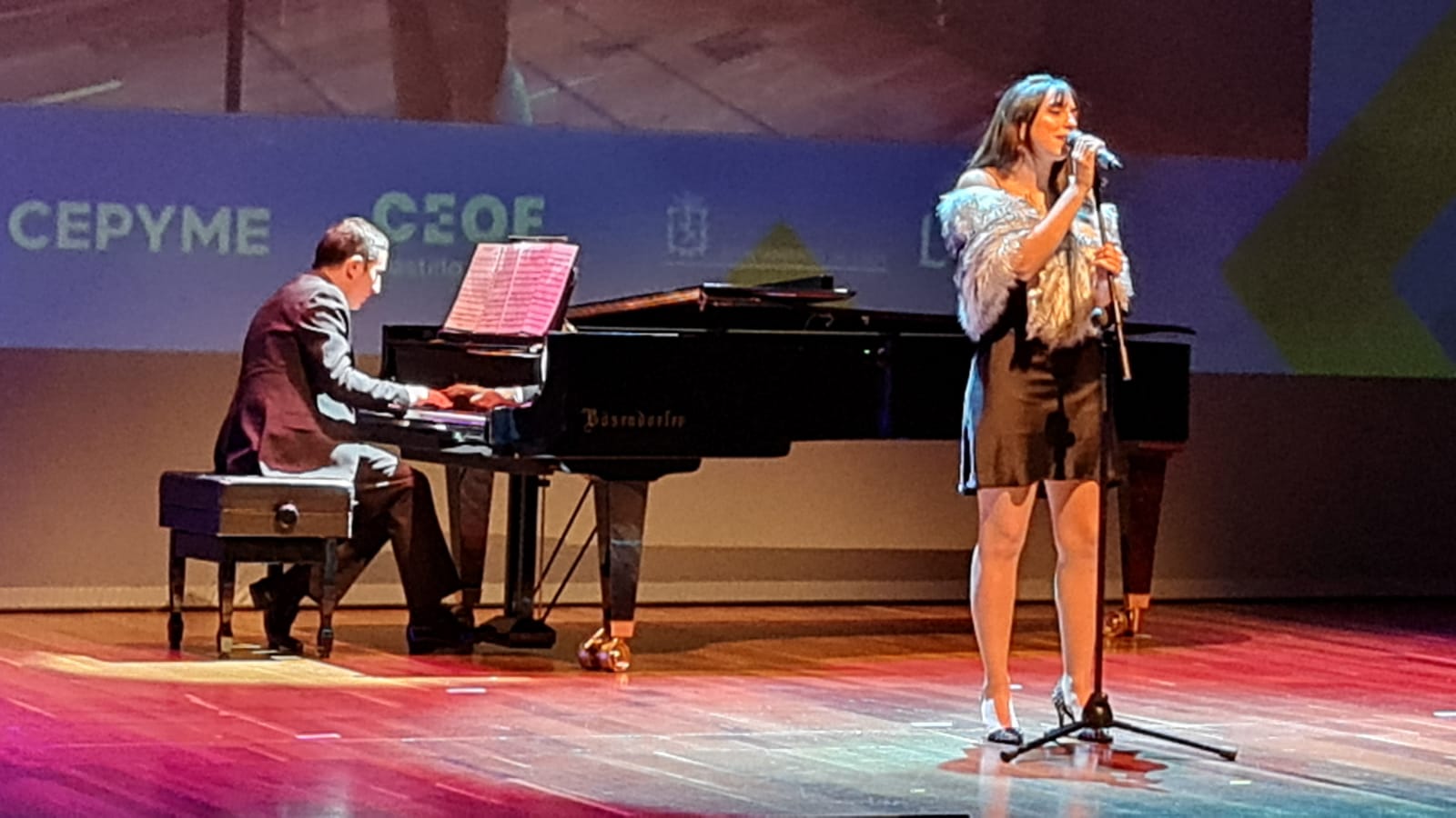 La gala de la FELE ha reunido a la sociedad leonesa para galardonar a TECOI. 