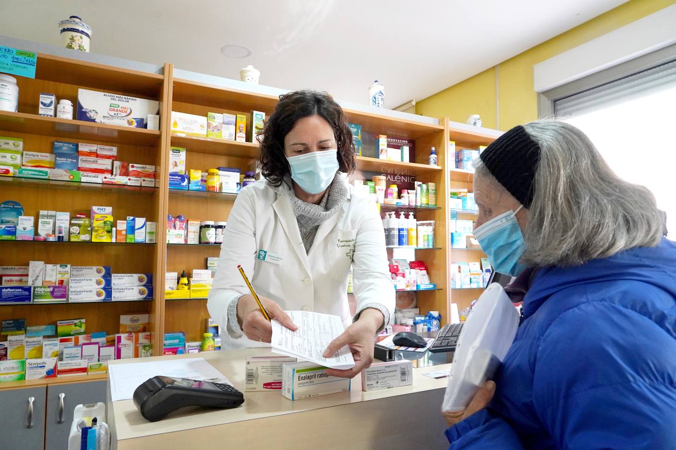 Numerosas farmacias en pequeñas localidades de Castilla y León, abocadas al cierre, continúan abiertas gracias al «esfuerzo» económico y de tiempo de oficinas de localidades cercanas