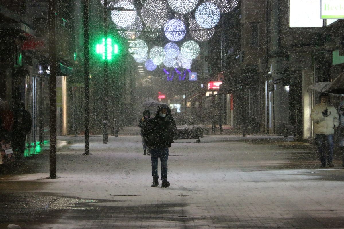 La intensa nevada en León sorprende en la capital y pone en jaque a la provincia