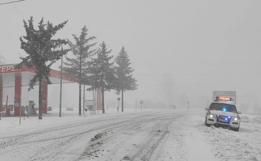 El temporal 'Arwen' deja estampas invernales en toda la provincia con precipitaciones de nieve en muchas comarcas leonesas.