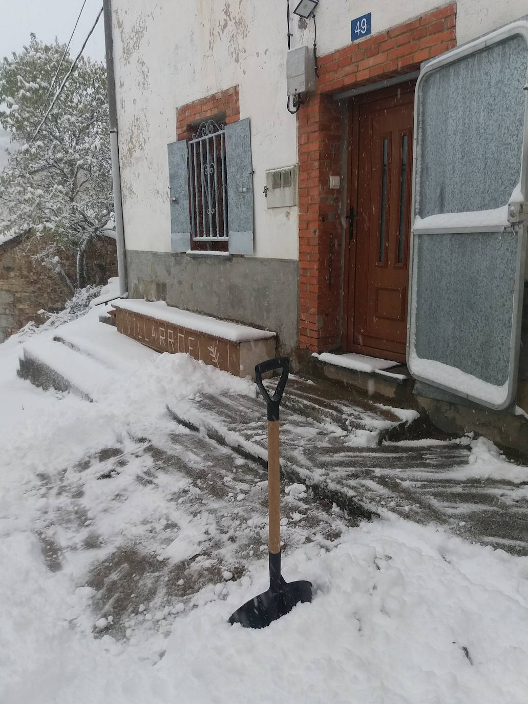 El temporal 'Arwen' deja estampas invernales en toda la provincia con precipitaciones de nieve en muchas comarcas leonesas.