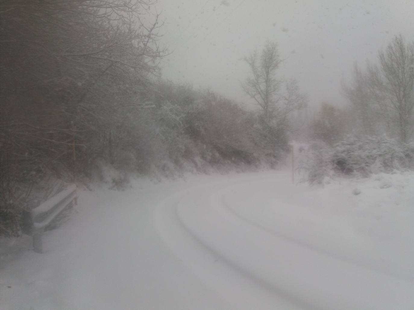 El temporal 'Arwen' deja estampas invernales en toda la provincia con precipitaciones de nieve en muchas comarcas leonesas.