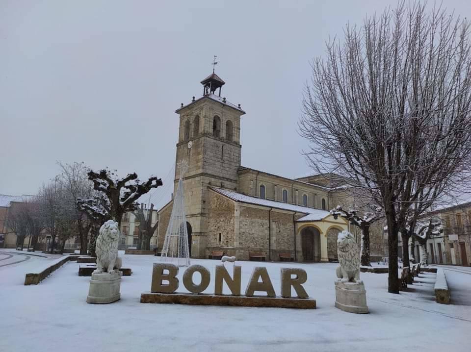 El temporal 'Arwen' deja estampas invernales en toda la provincia con precipitaciones de nieve en muchas comarcas leonesas.