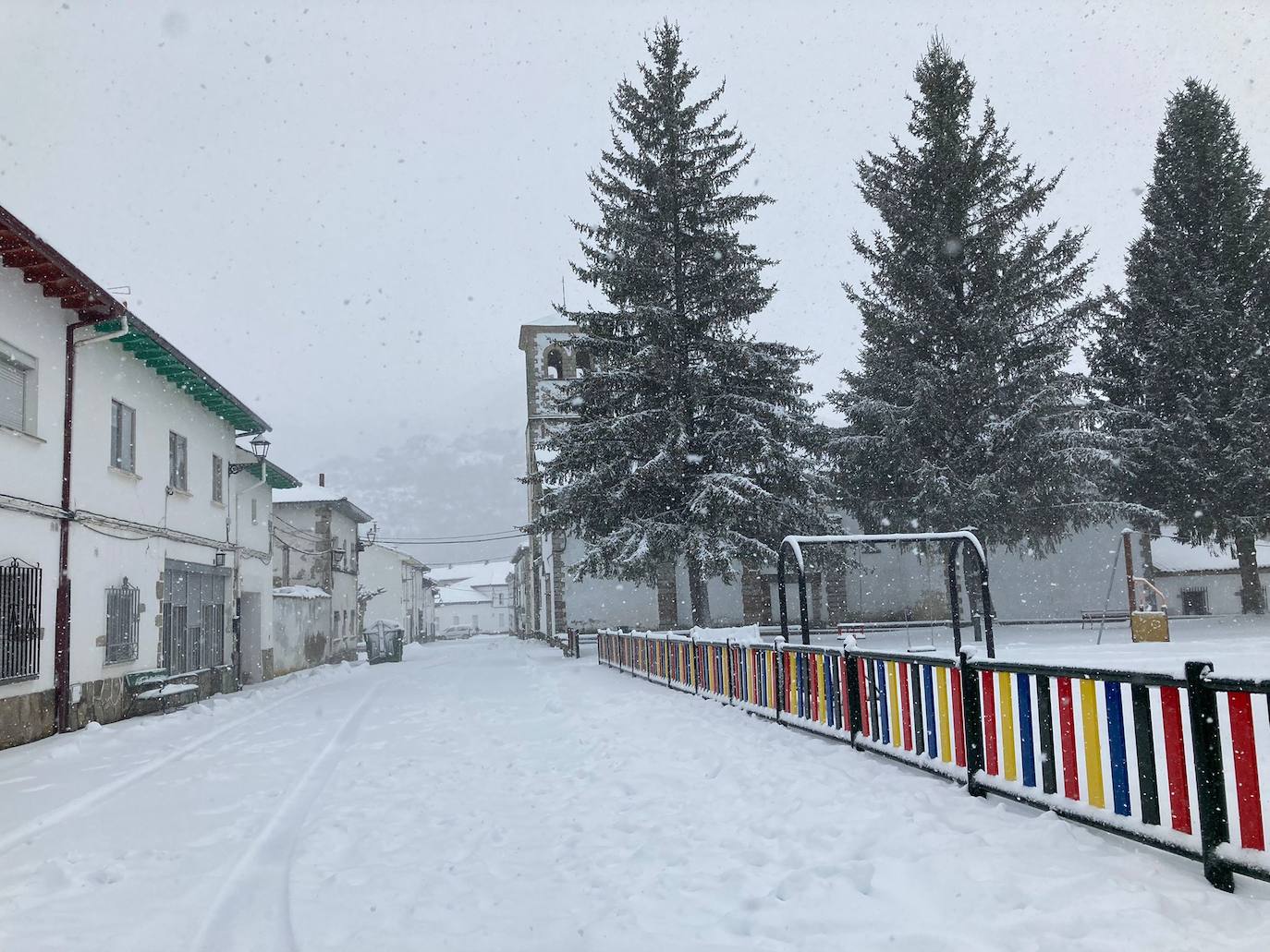 Fotos: La nieve cubre de blanco Villamanín