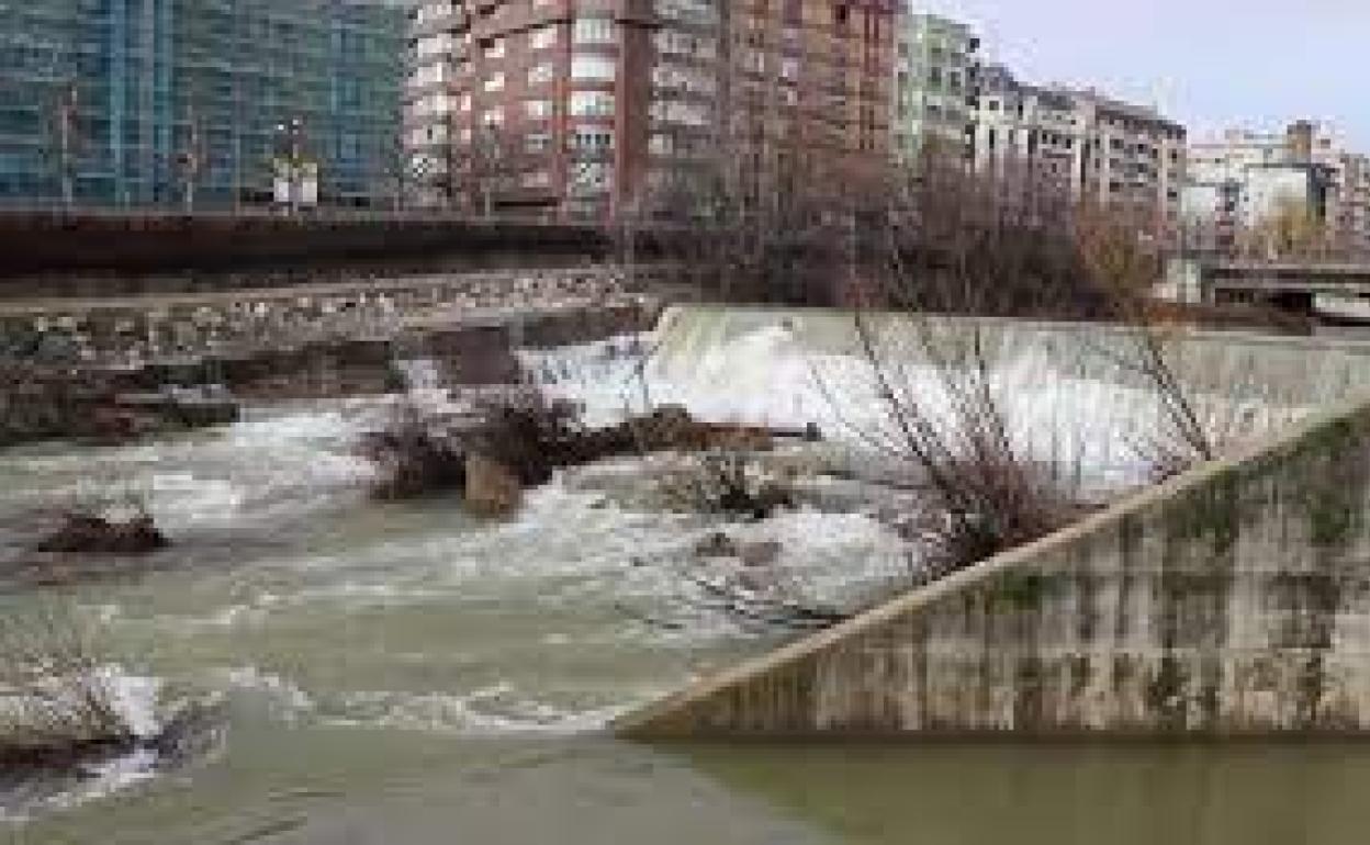 Río Bernesga a su paso por León capital. 