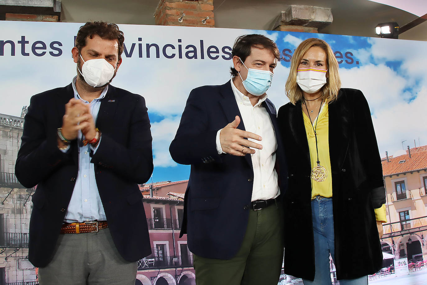 Casado y Mañueco participan en el 'Encuentro de presidentes provinciales e insulares del PP' en León.