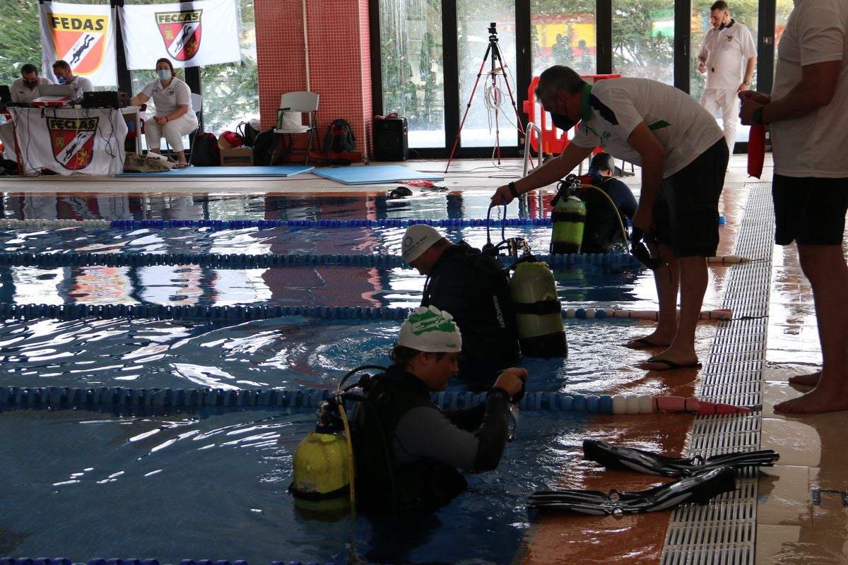 La piscina municipal de Carbajal de la Legua acoge el Campeonato de España de Buceo de Competición.