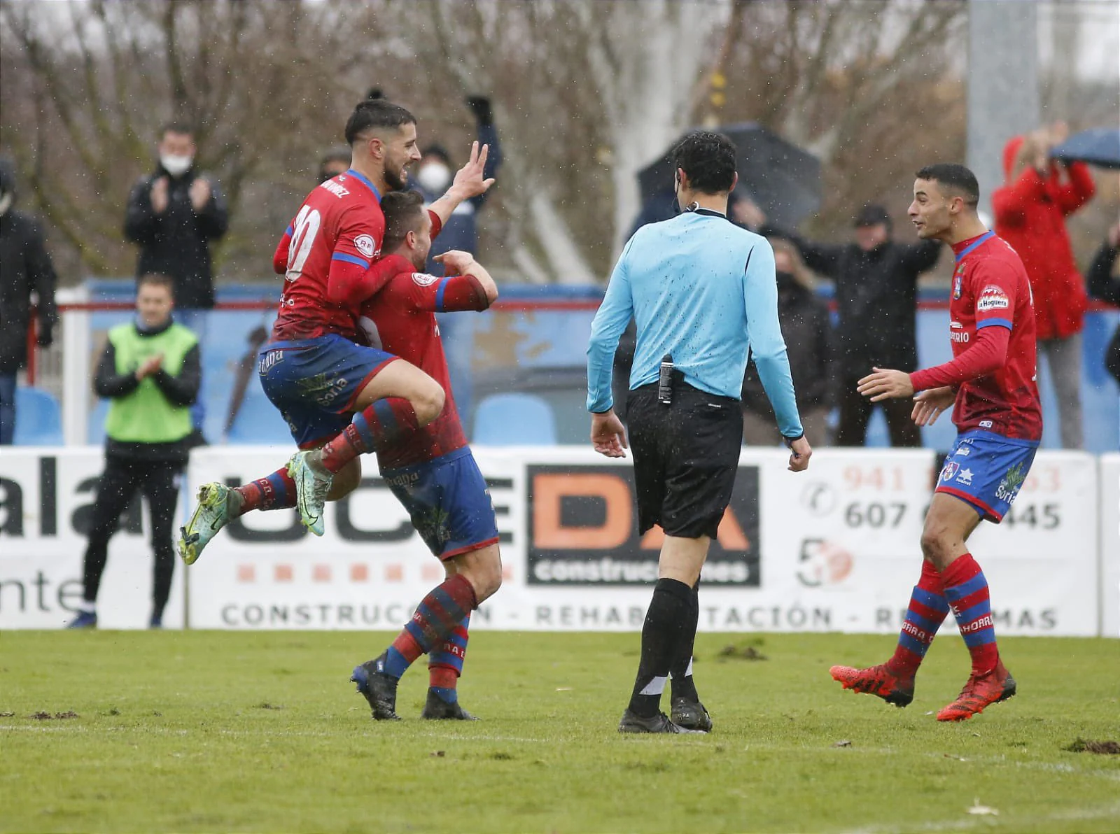 El conjunto leonés pierde tras seis jornadas consecutivas sin hacerlo (2-0)